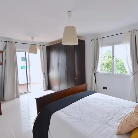 فيلة Sunset Suites تياس