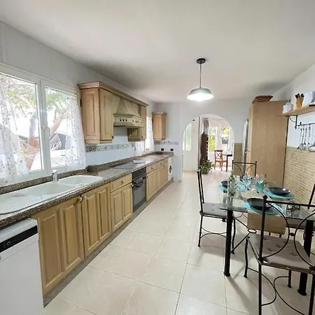 וילה Sunset Suites *